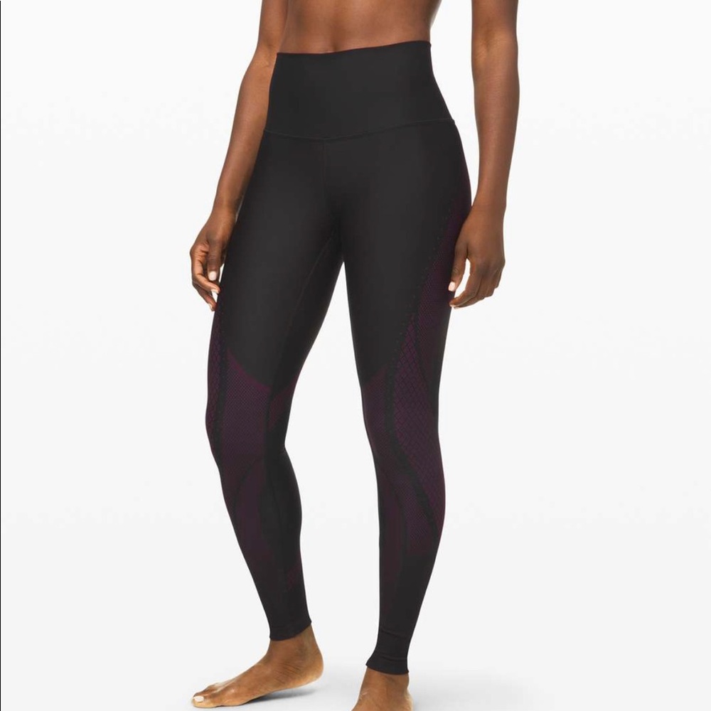 Lululemon mapped out high rise leggings